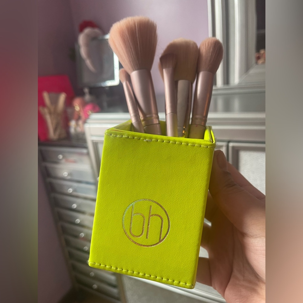Bh Makeup Brushes Holder